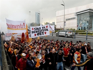 Galatasaray Taraftarı Florya yı Bastı