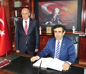 Mersin Valisi Güzeloğlu ndan, Başkan Çalışkan a Ziyaret